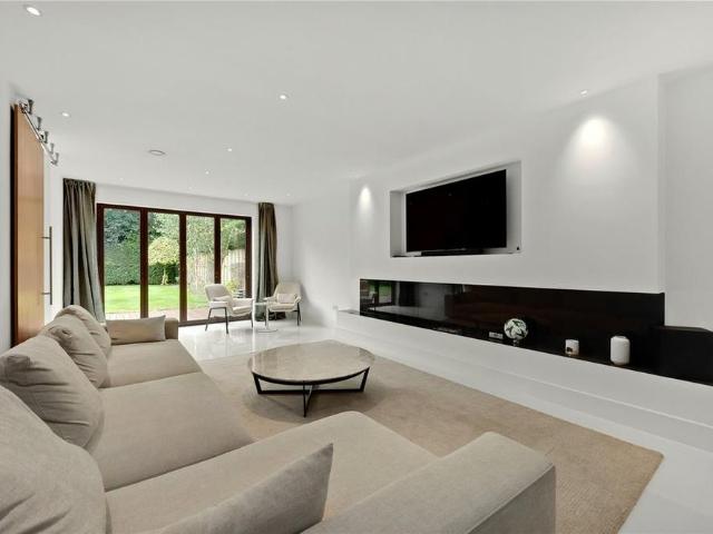 5 bedroom detached house to rent