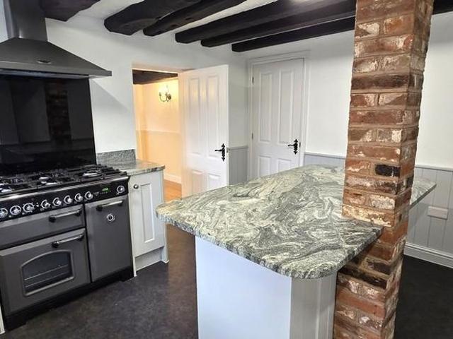 5 bedroom detached house to rent