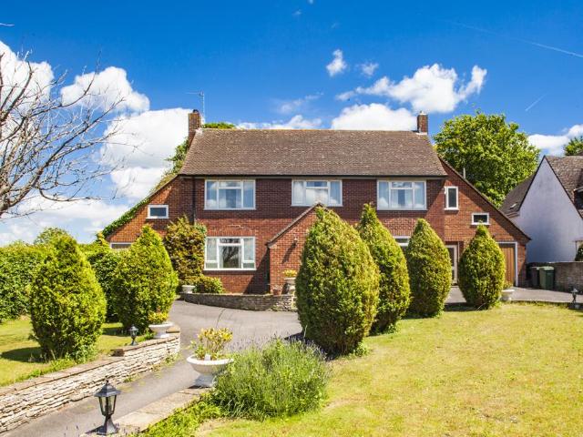 5 bedroom detached house to rent