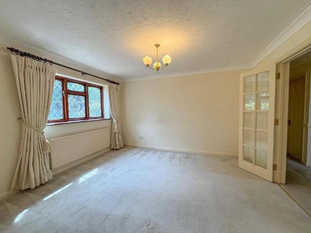 5 bedroom detached house to rent