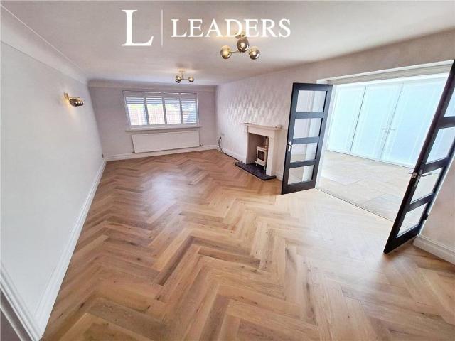 5 bedroom detached house to rent