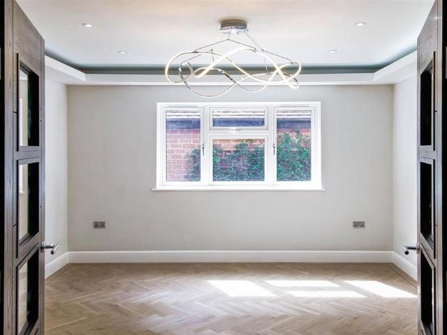 5 bedroom detached house to rent