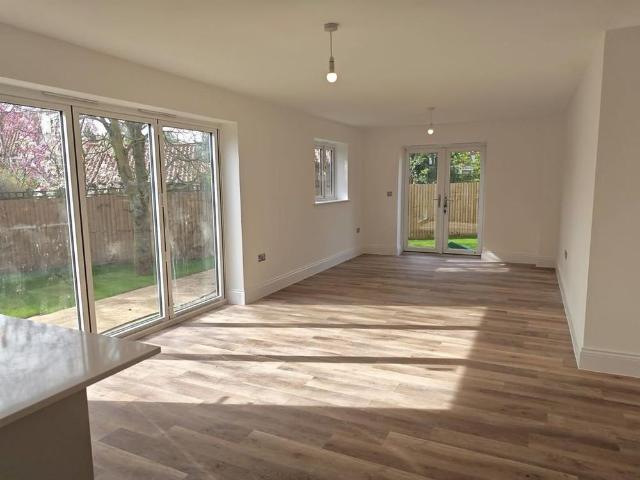 5 bedroom detached house to rent