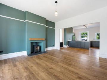 5 bedroom detached house to rent