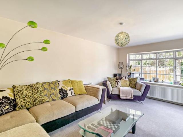 5 bedroom detached house to rent