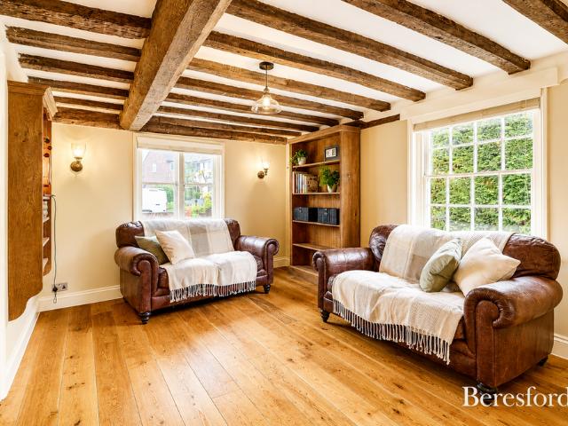 5 bedroom detached house to rent