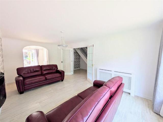 5 bedroom detached house to rent