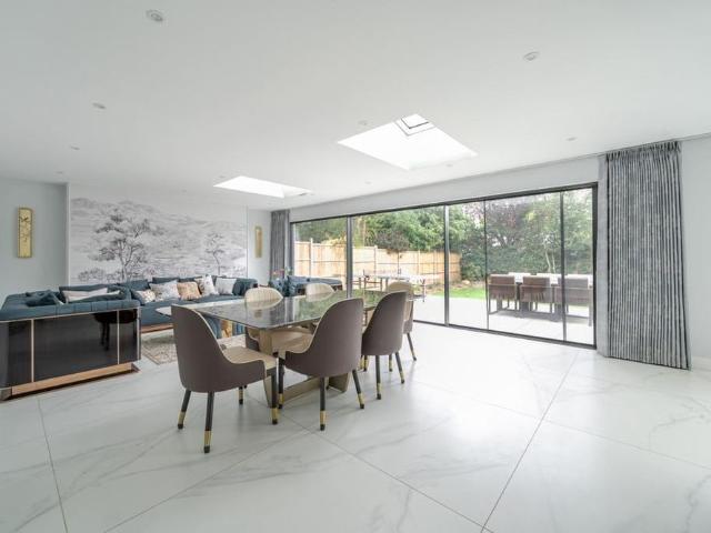 5 bedroom detached house to rent