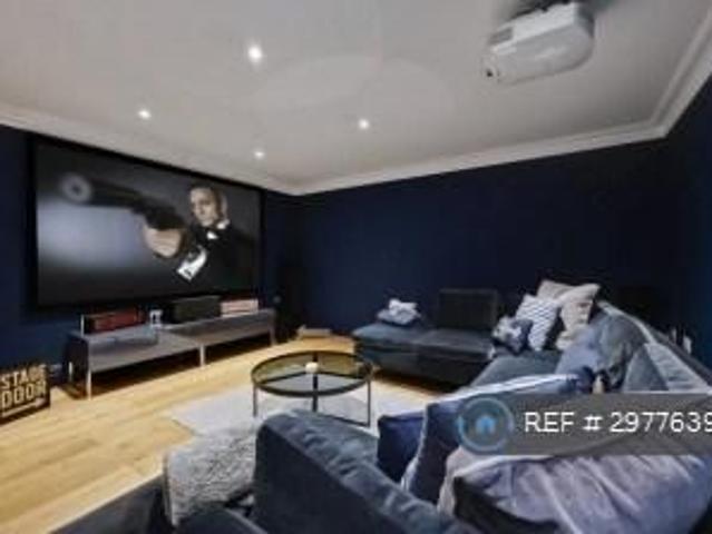 5 bedroom detached house to rent