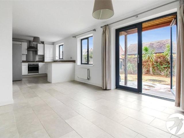5 bedroom detached house to rent