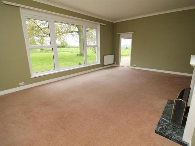 5 bedroom detached house to rent