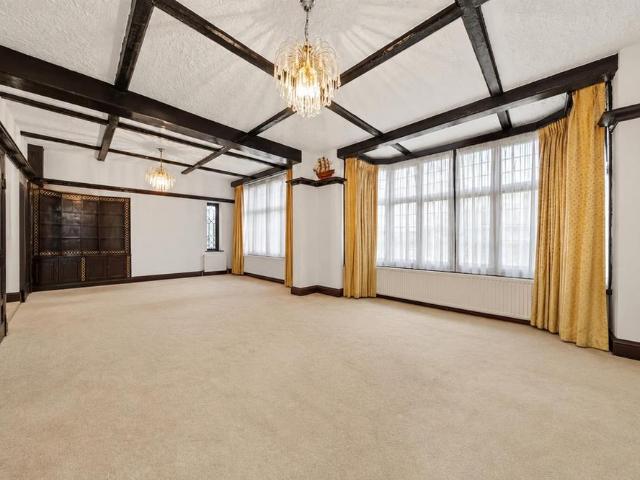 5 bedroom detached house to rent