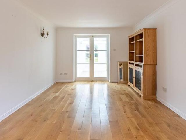 5 bedroom detached house to rent