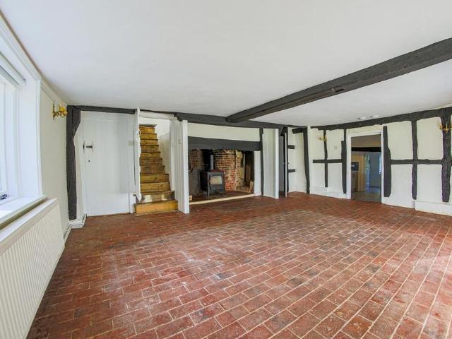 5 bedroom detached house to rent