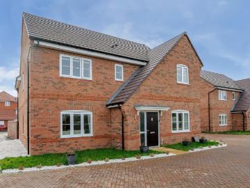 5 bedroom detached house to rent