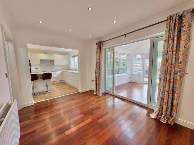 5 bedroom detached house to rent
