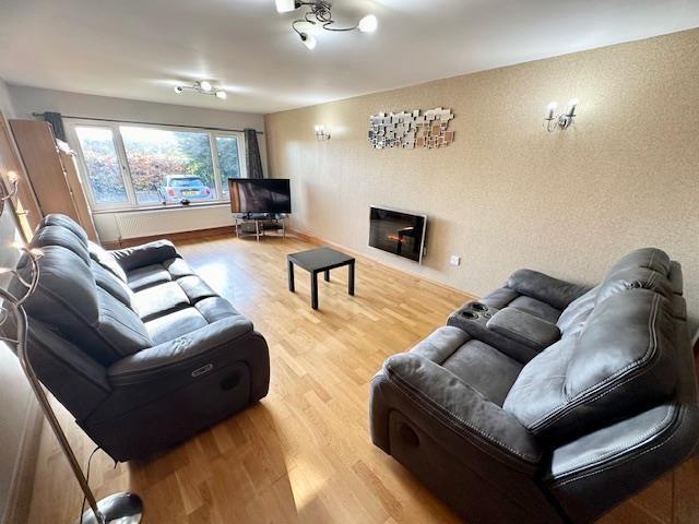 5 bedroom detached house to rent