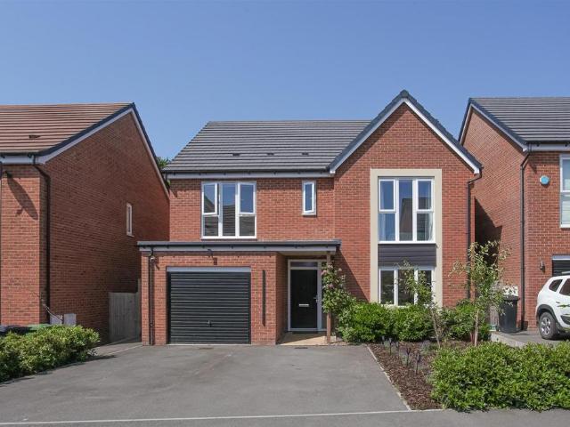 5 bedroom detached house to rent