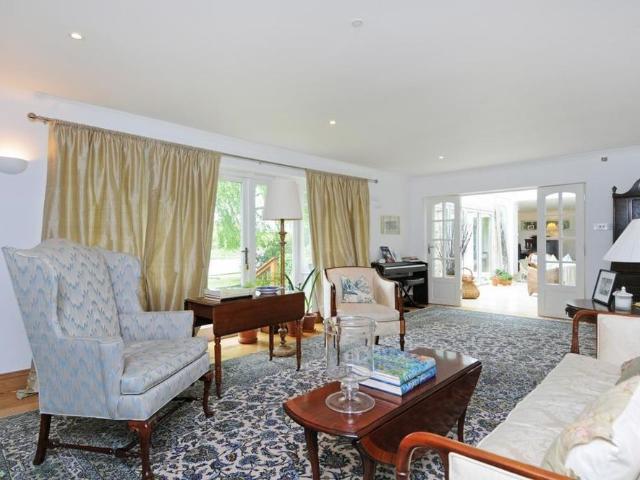 5 bedroom detached house to rent