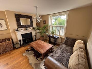 5 bedroom detached house to rent