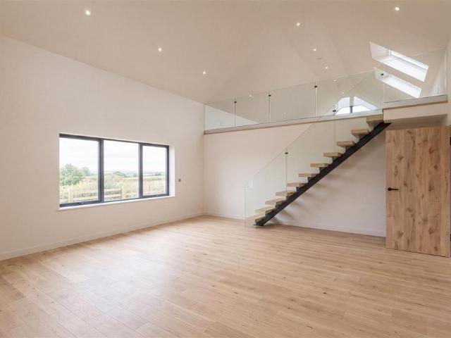 5 bedroom detached house to rent