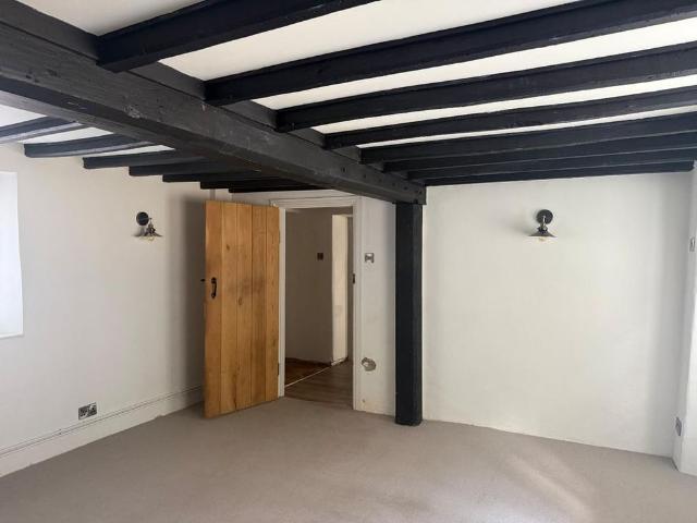 5 bedroom detached house to rent