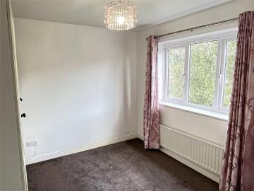 5 bedroom detached house to rent