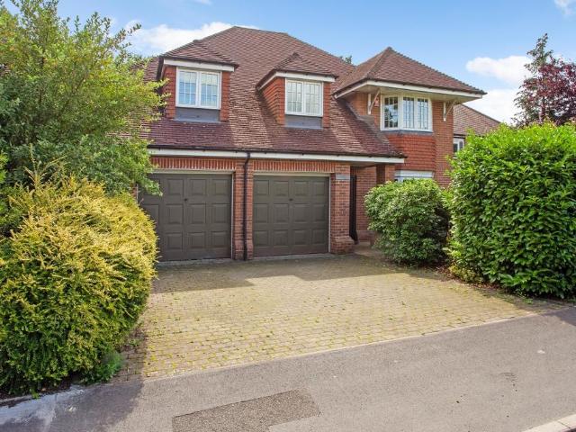 5 bedroom detached house to rent