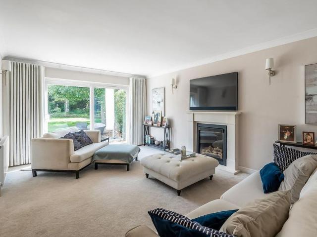 5 bedroom detached house to rent