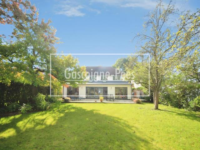 5 bedroom detached house to rent