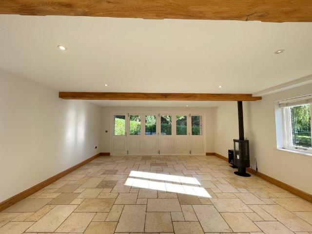 5 bedroom detached house to rent