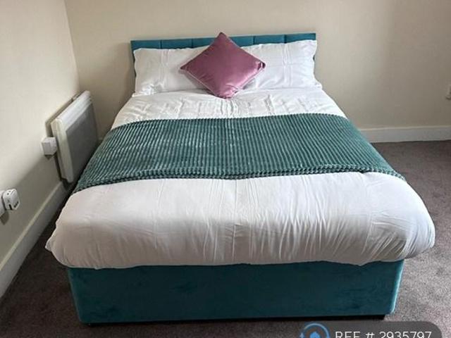 5 bedroom detached house to rent
