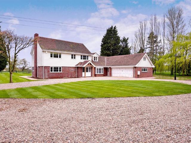 5 bedroom detached house to rent
