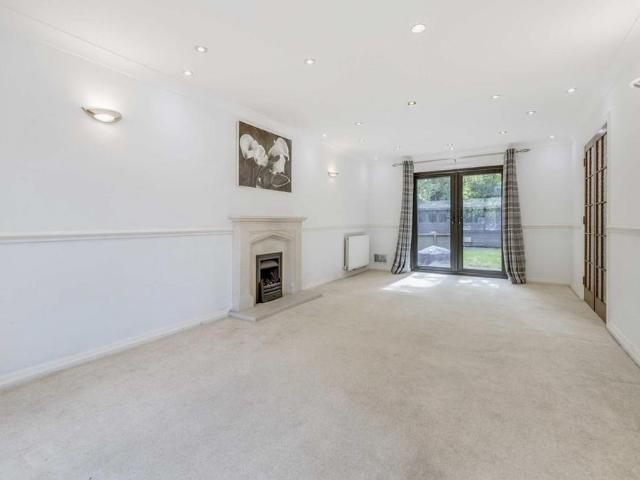5 bedroom detached house to rent