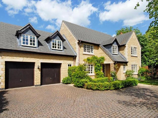 5 bedroom detached house to rent