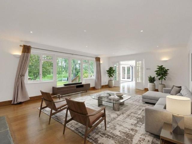 5 bedroom detached house to rent