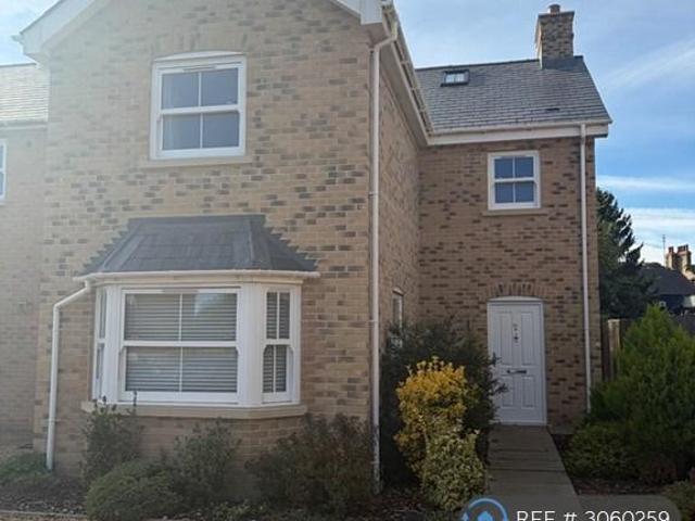 5 bedroom detached house to rent