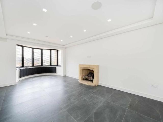 5 bedroom detached house to rent