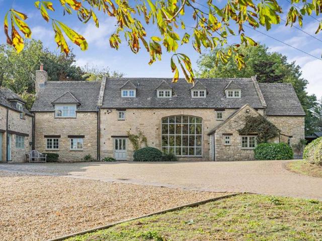 5 bedroom detached house to rent