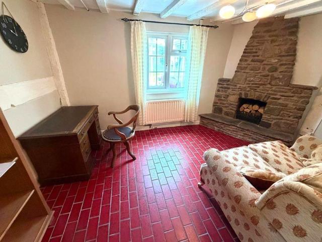 5 bedroom detached house to rent