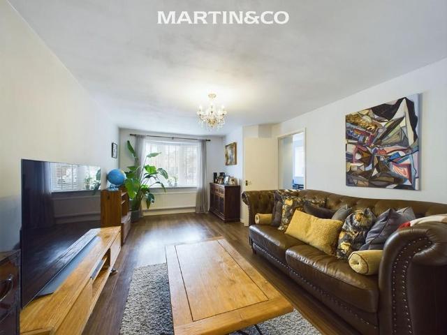 5 bedroom detached house to rent