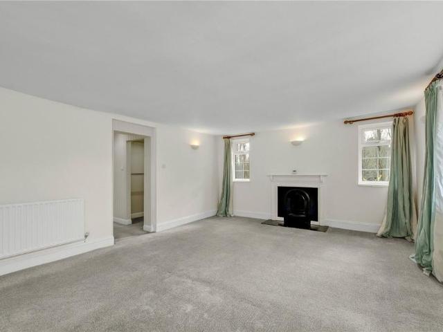 5 bedroom detached house to rent