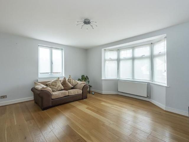 5 bedroom detached house to rent
