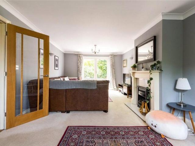 5 bedroom detached house to rent
