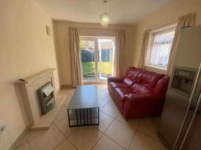 5 bedroom detached house to rent
