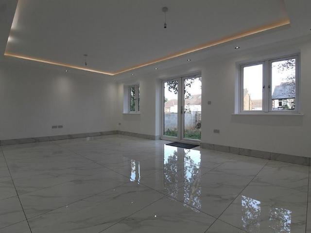 5 bedroom detached house to rent