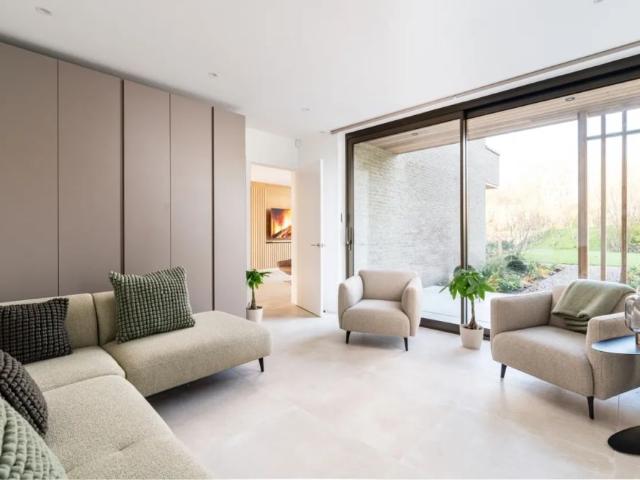 5 bedroom detached house to rent