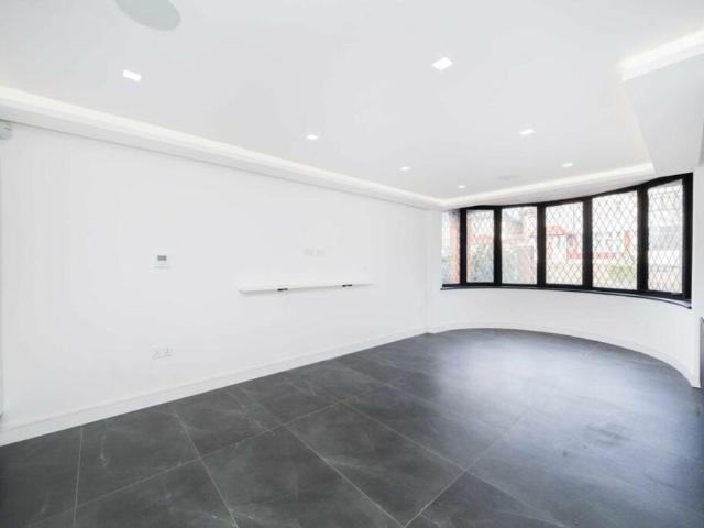 5 bedroom detached house to rent
