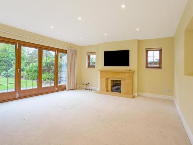 5 bedroom detached house to rent