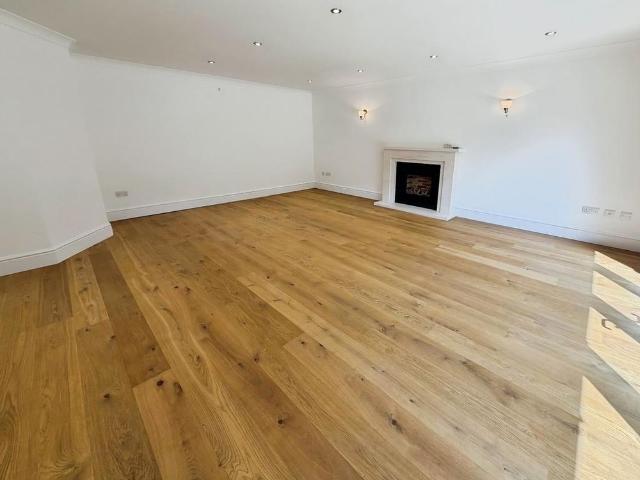 5 bedroom detached house to rent
